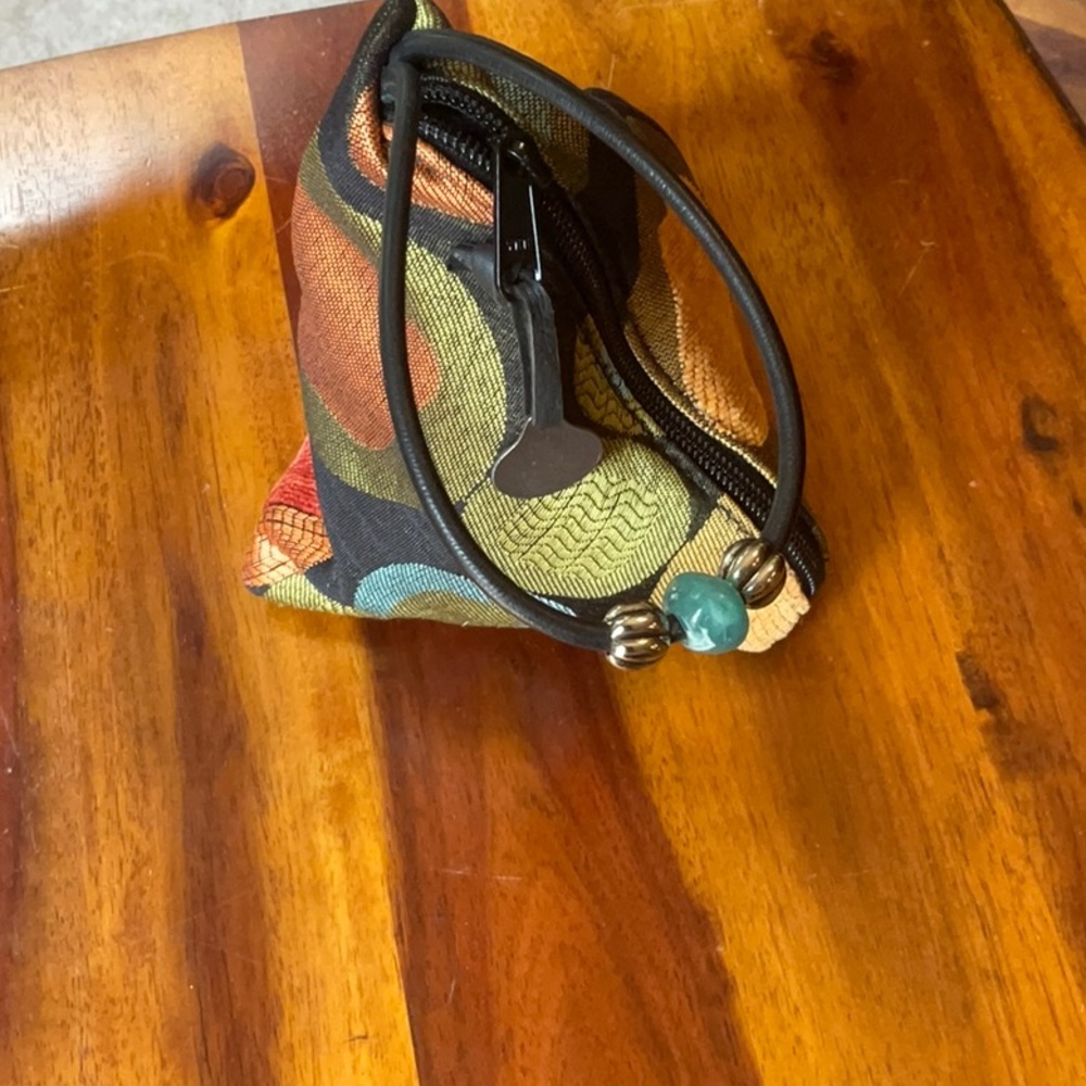 Erda wristlet